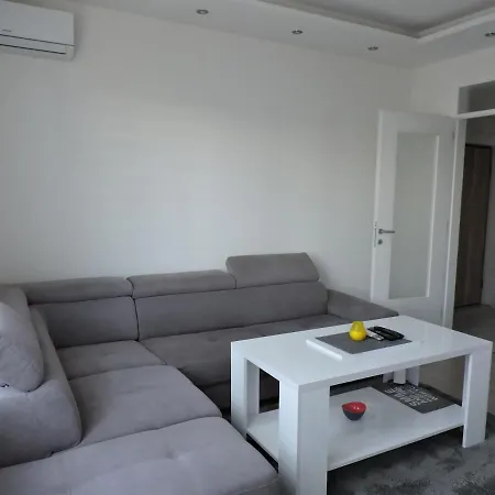 Center Apartment *